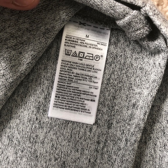 Gap NWT baseball tee style top /poly blend/size M - Picture 3 of 4